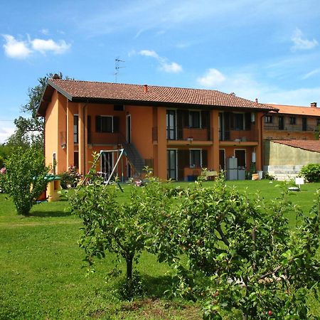 Agriturismo Cascina Aguzza Oleggio Exterior foto