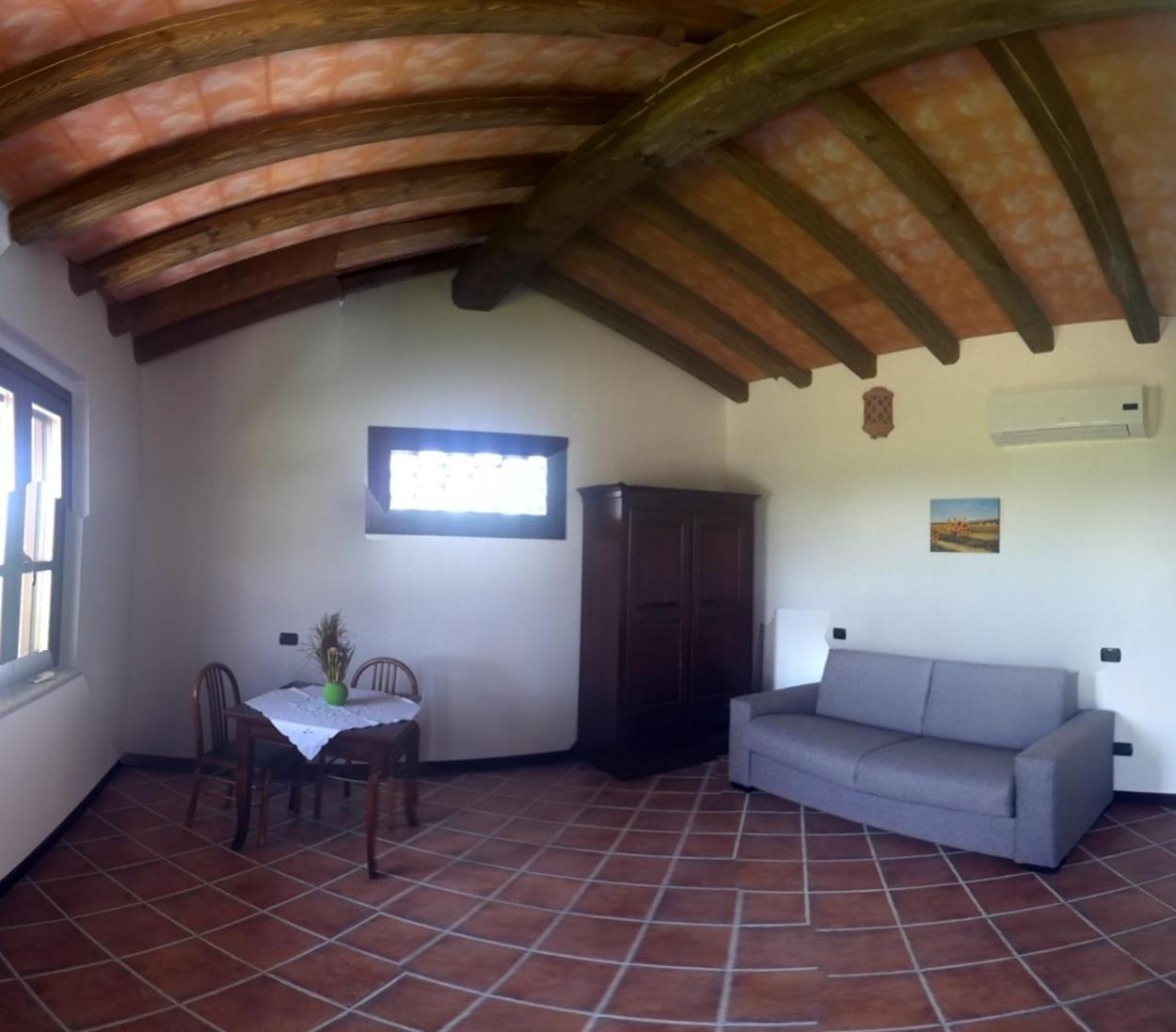 Agriturismo Cascina Aguzza Oleggio Exterior foto