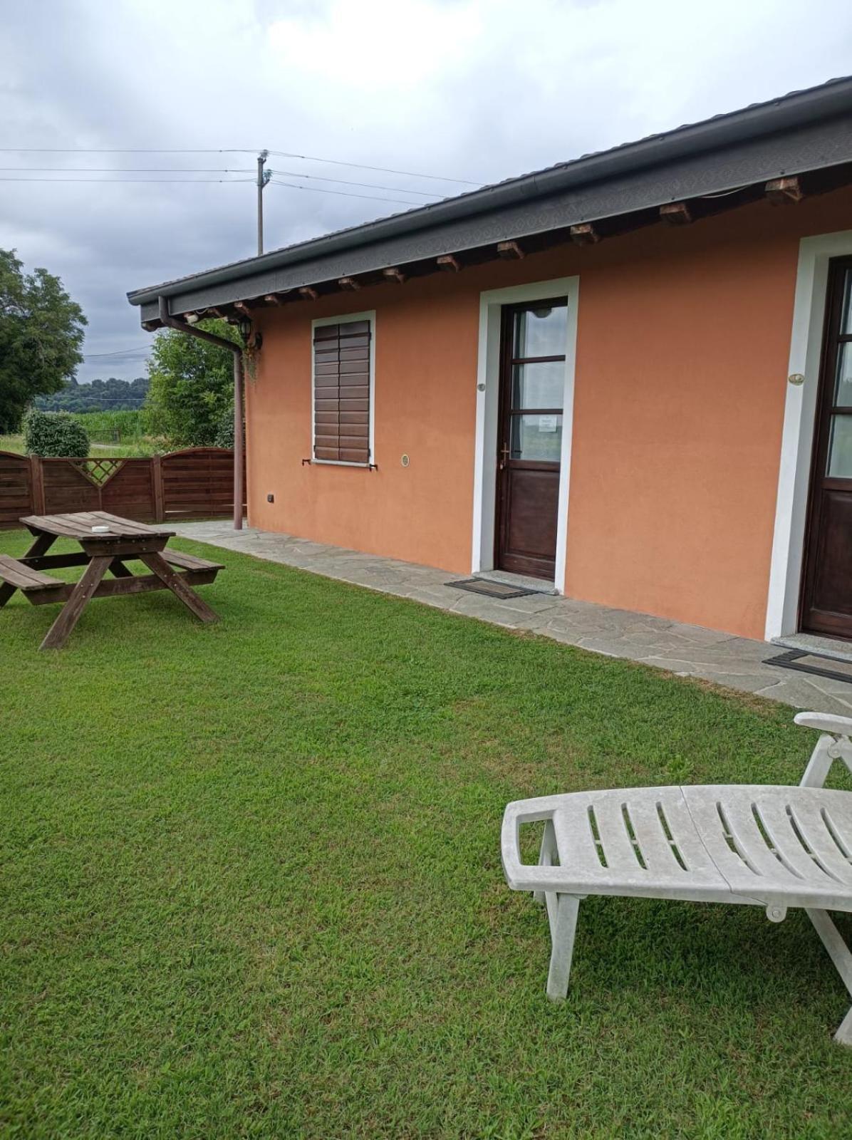 Agriturismo Cascina Aguzza Oleggio Exterior foto