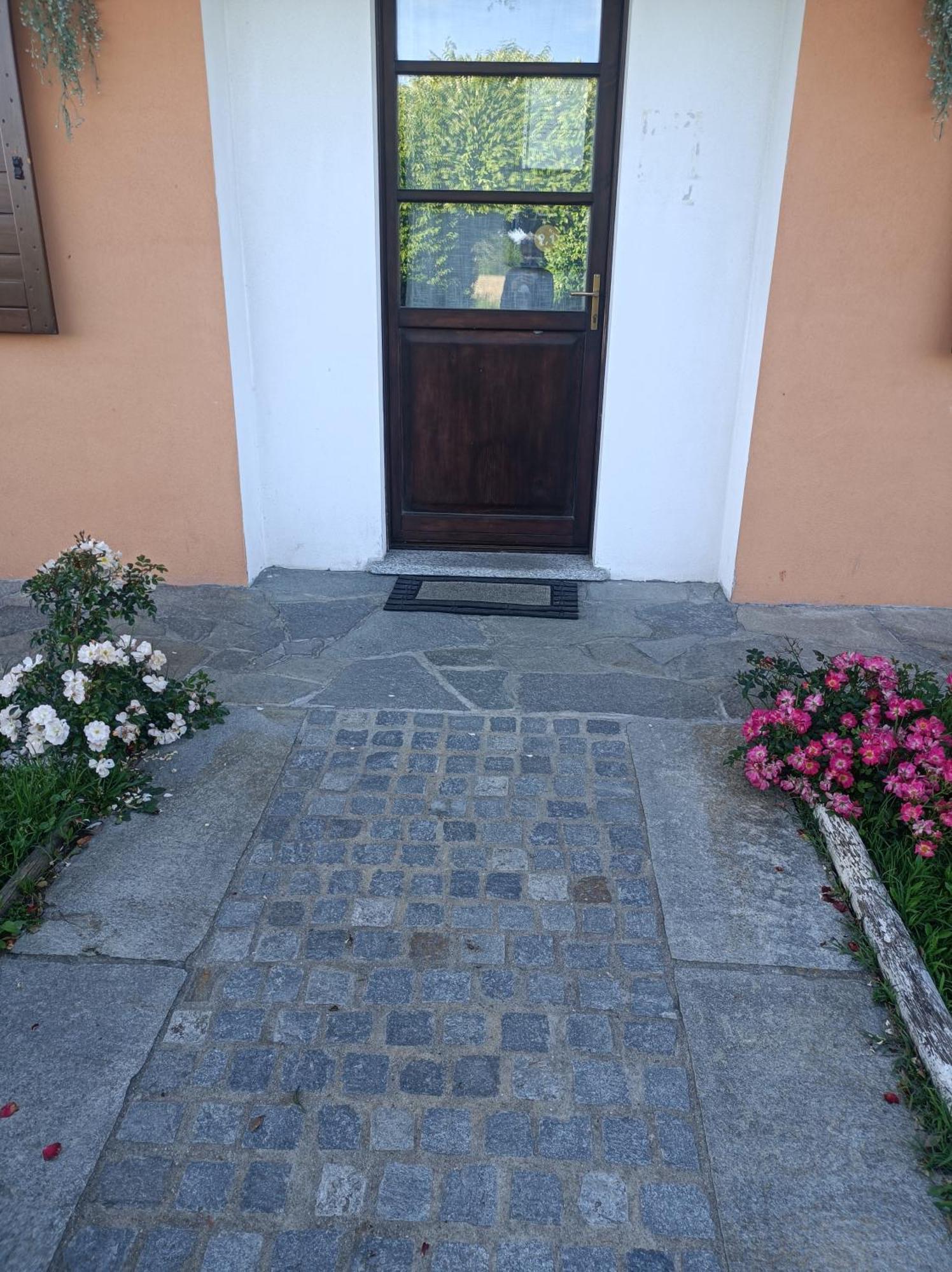 Agriturismo Cascina Aguzza Oleggio Exterior foto