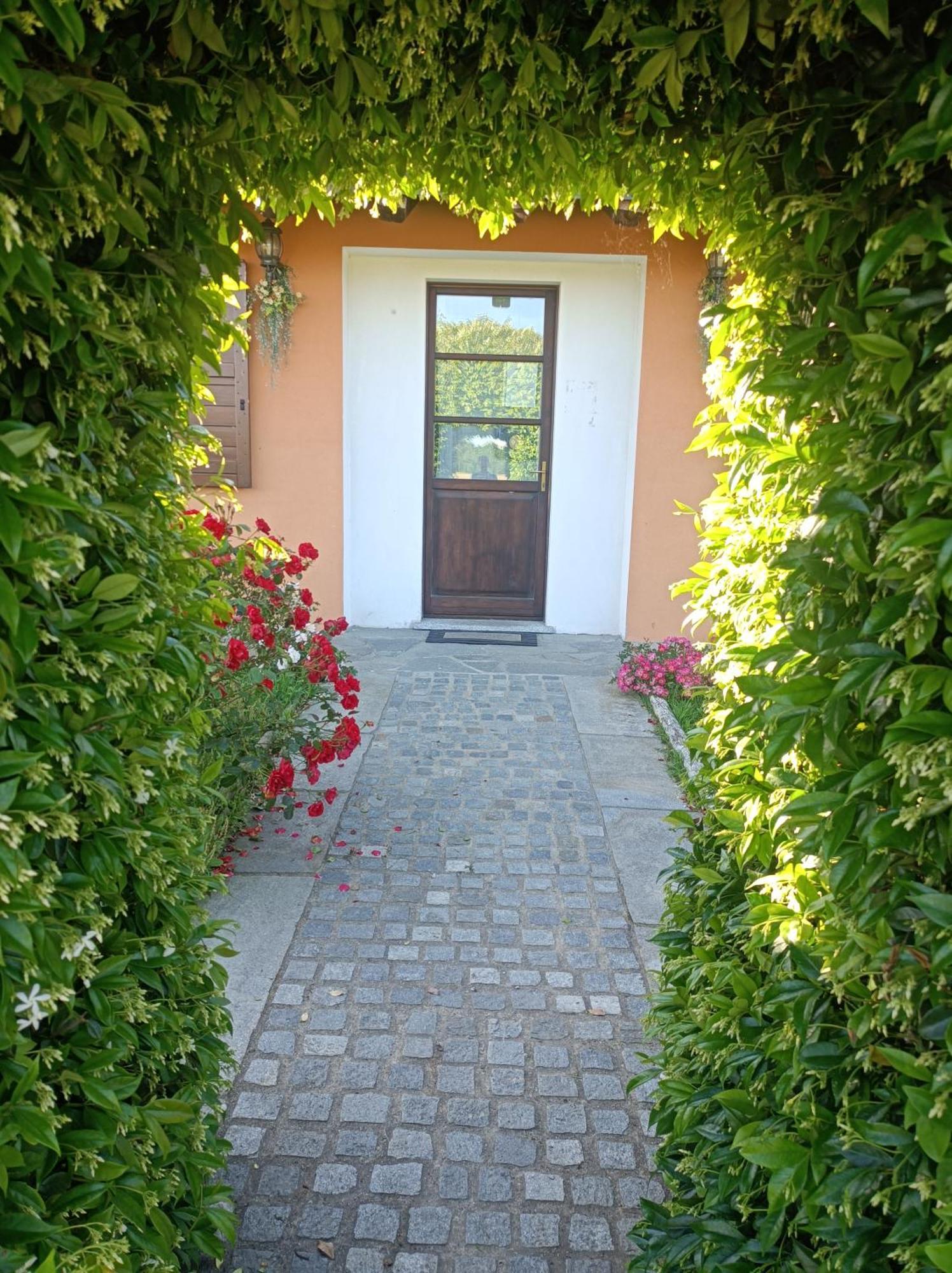 Agriturismo Cascina Aguzza Oleggio Exterior foto