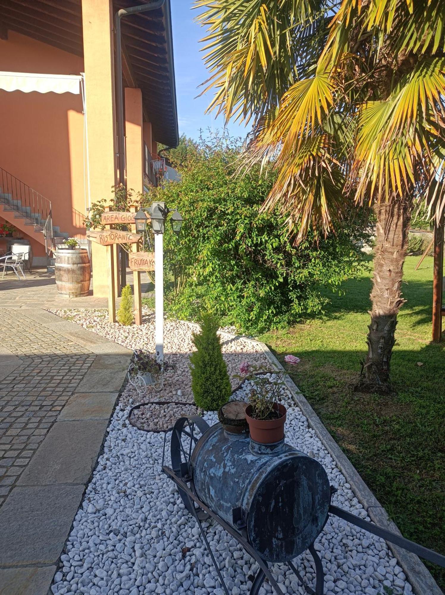 Agriturismo Cascina Aguzza Oleggio Exterior foto