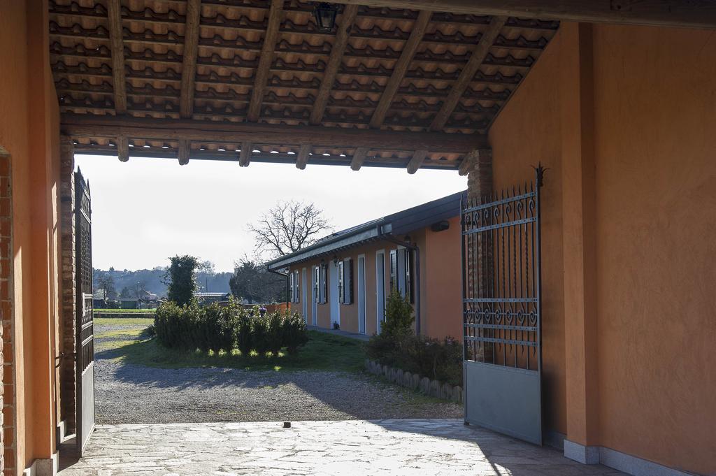 Agriturismo Cascina Aguzza Oleggio Exterior foto