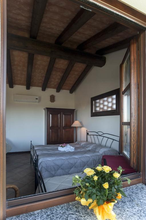 Agriturismo Cascina Aguzza Oleggio Exterior foto