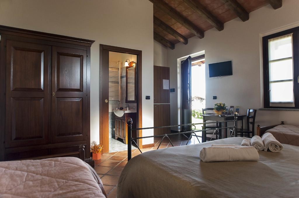 Agriturismo Cascina Aguzza Oleggio Exterior foto