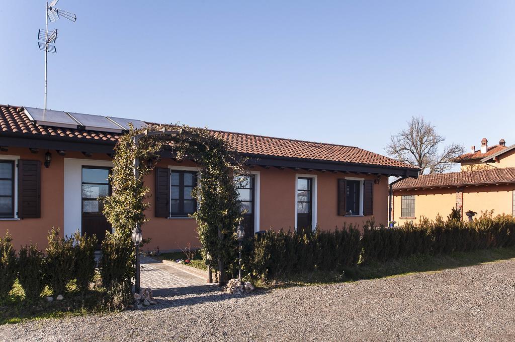 Agriturismo Cascina Aguzza Oleggio Exterior foto